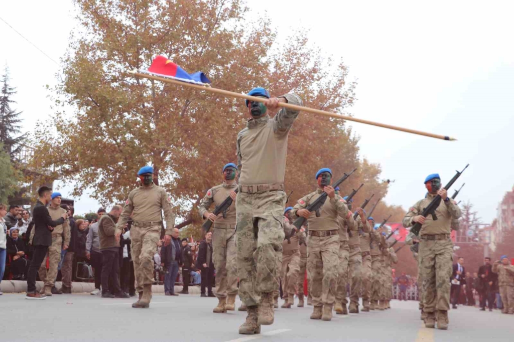 Eskişehir’de Cumhuriyet coşkusunda jandarma ve komandolar nefes kesti