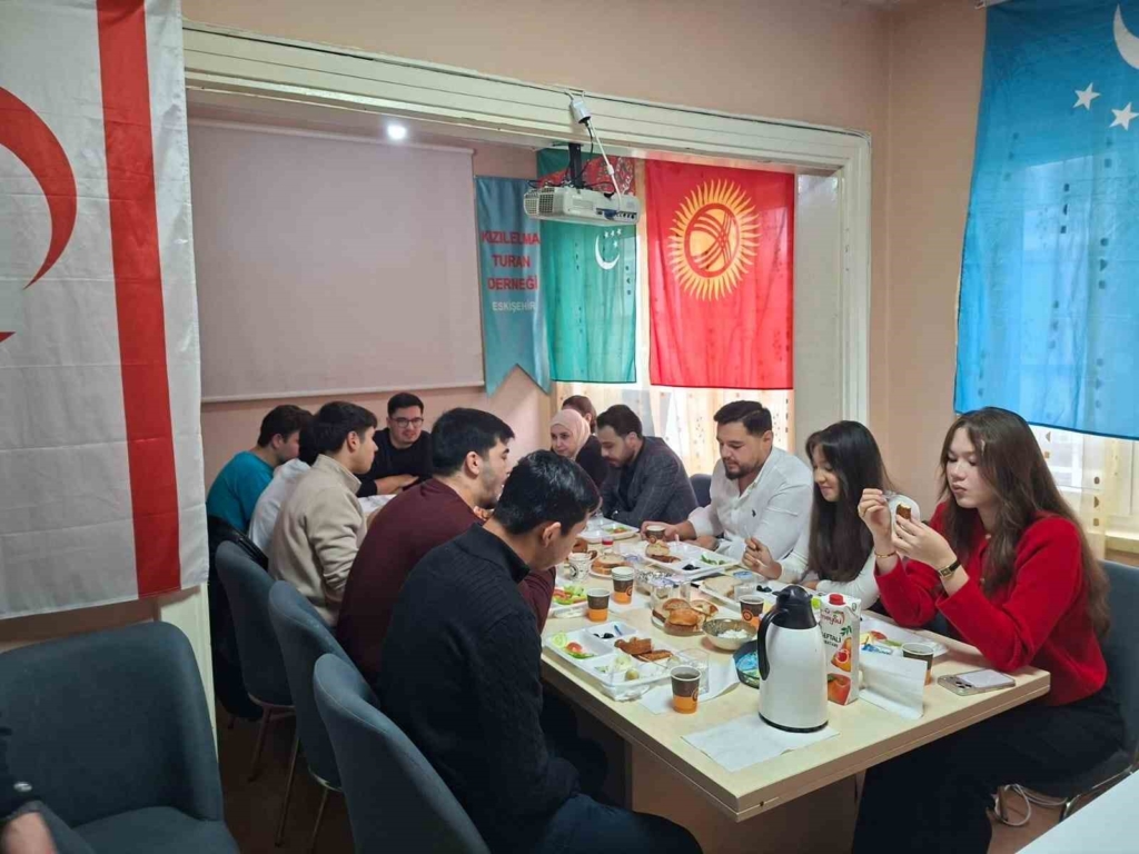 Eskişehir’de ‘Türk Dünyası öğrencileri’ kahvaltıda buluştular