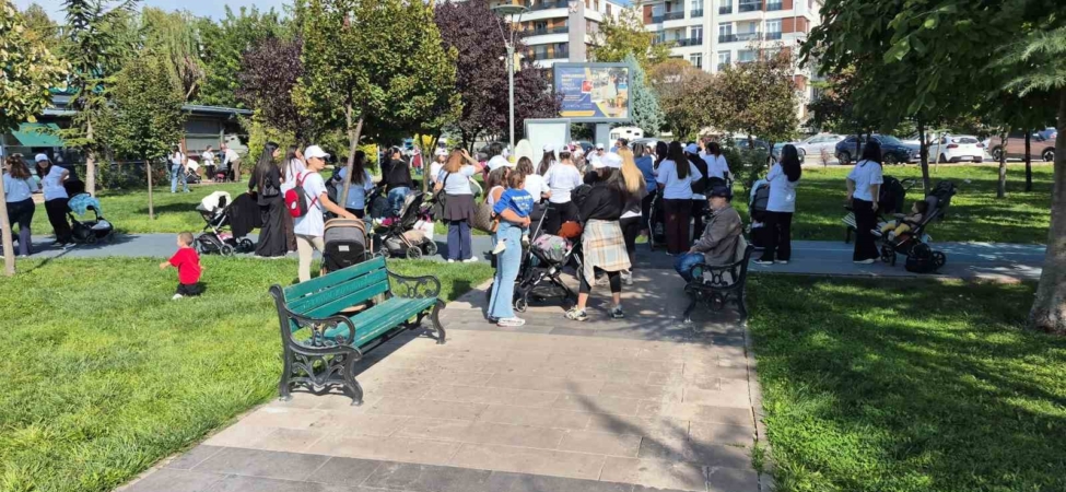 Eskişehir’de bebekli 75 anneyi parktan çıkardılar
