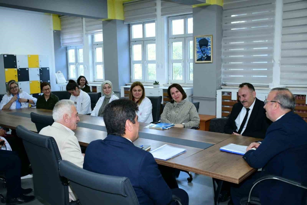 İl Milli Eğitim Müdürü Aydın, öğretmen ve öğrencilerle bir araya geldi