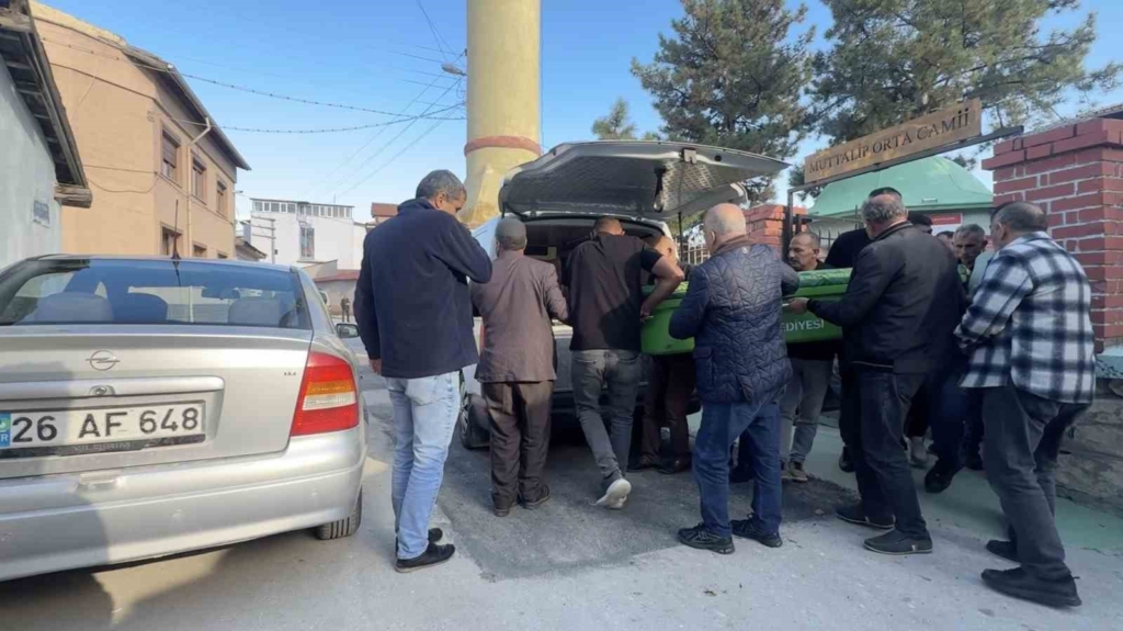 Yeğeni tarafından öldürülen amca son yolculuğuna uğurlandı