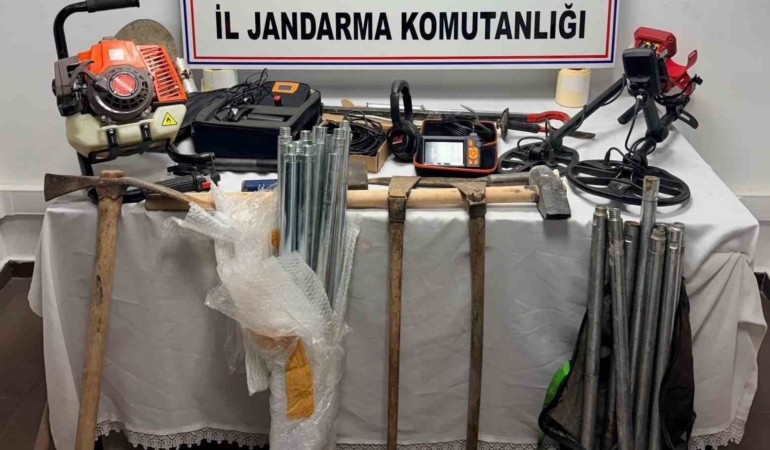 Beylikova’da kaçak kazı yapan 5 şüpheli suçüstü yakalandı