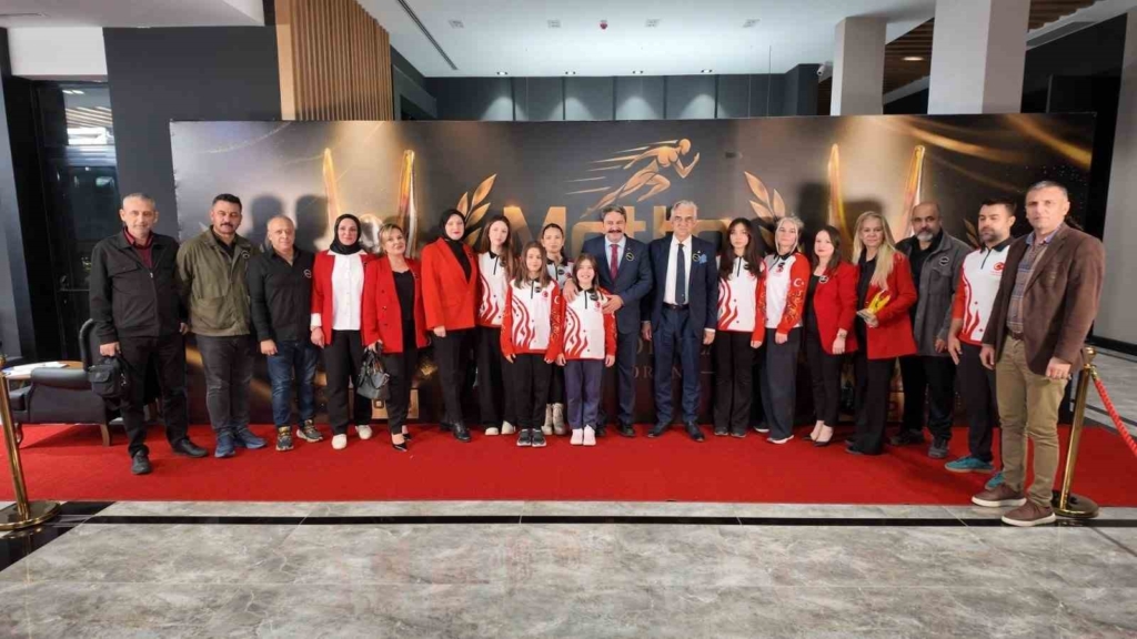 5. Yıl Spor Ödülleri Gecesi’nde İl Müdürü Kalın’a anlamlı ödül