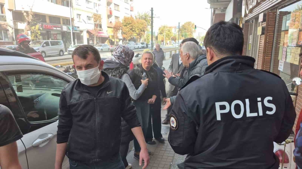 Dükkanında yangın çıkan kadın gözyaşları içinde kaldı: "Bütün mallarım gitti, dükkanım gitti"