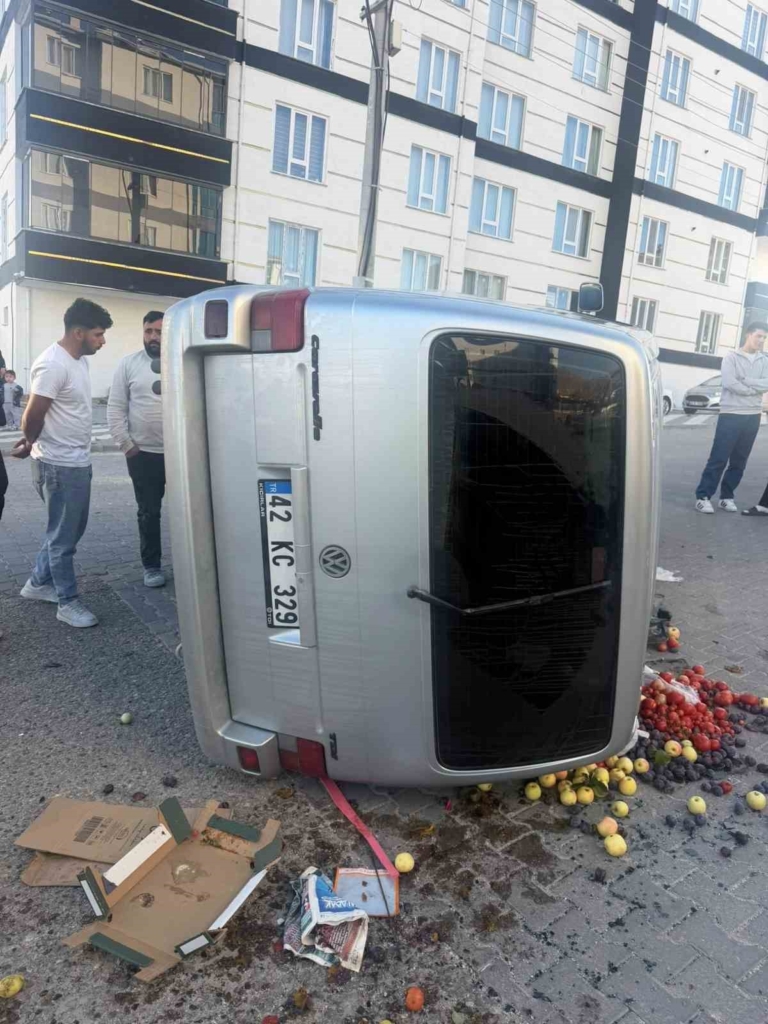 Eskişehir’de otomobil minibüsle çarpıştı: 5 yaralı