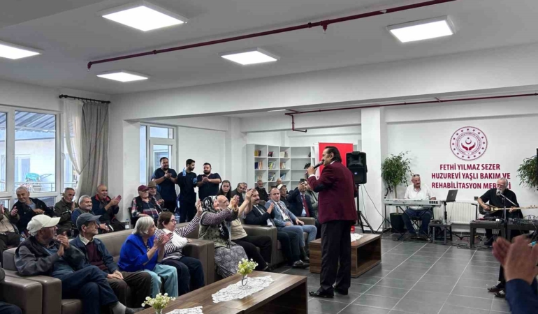 Eskişehir’de yaşlılar ve çocuklar müzik etkinliğinde buluştu
