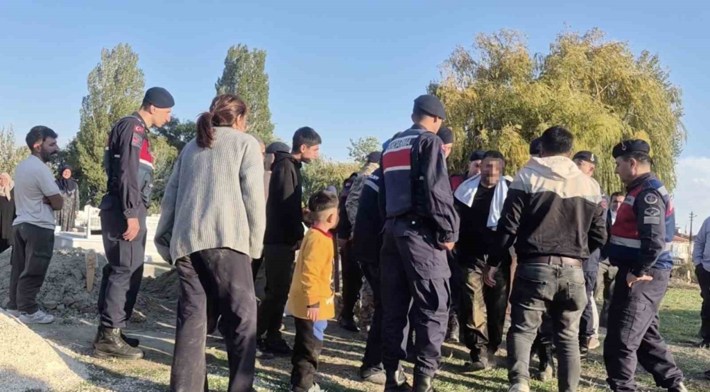Yeğeni tarafından öldürülen amca son yolculuğuna uğurlandı