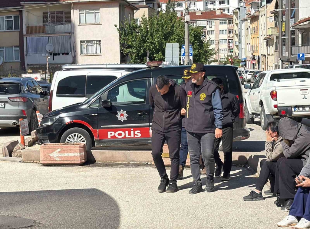 Eskişehir’de silahla yaralama olayıyla ilgili 2 şüpheli adliyeye sevk edildi
