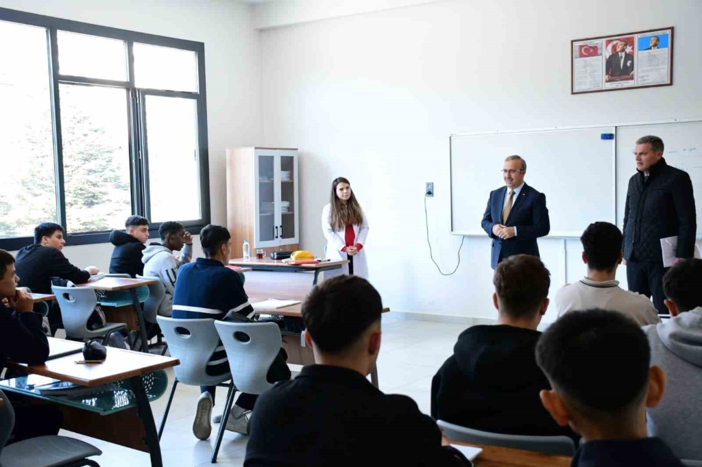 İl Millî Eğitim Müdürü Sinan Aydın, Firuz Kanatlı Mesleki ve Teknik Anadolu Lisesi’ni ziyaret etti