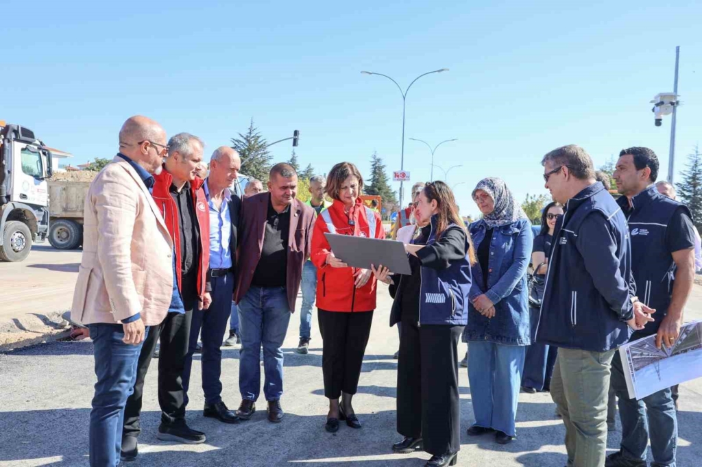 Başkan Ünlüce, 100. Yıl Bulvarı’ndaki çalışmaları yerinde inceledi