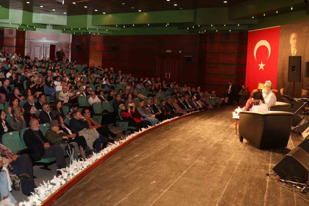 Uluslararası Eskişehir Yunus Emre Edebiyat Şenliği muhteşem bir açılışla başladı