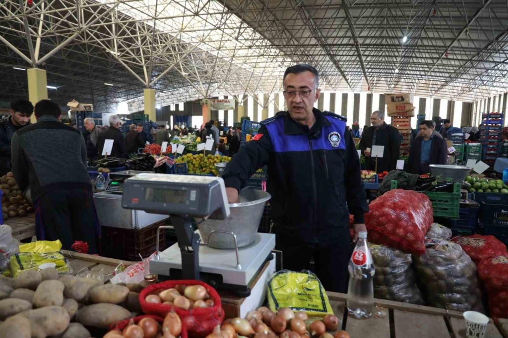 Odunpazarı Belediyesi’nden pazarlarda elektronik tartı denetimi