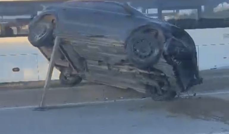 Eskişehir’de ters dönen otomobildeki sürücü kurtarıldı