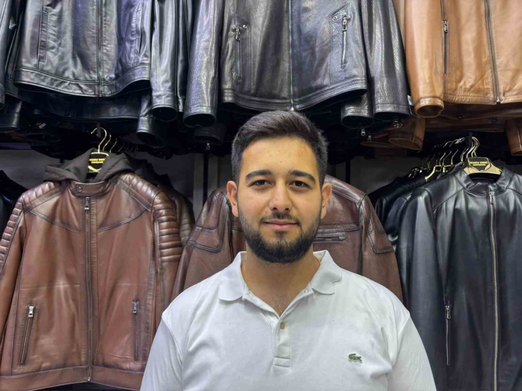 Sonbaharlı birlikte deri mont sezonu hareketlendi