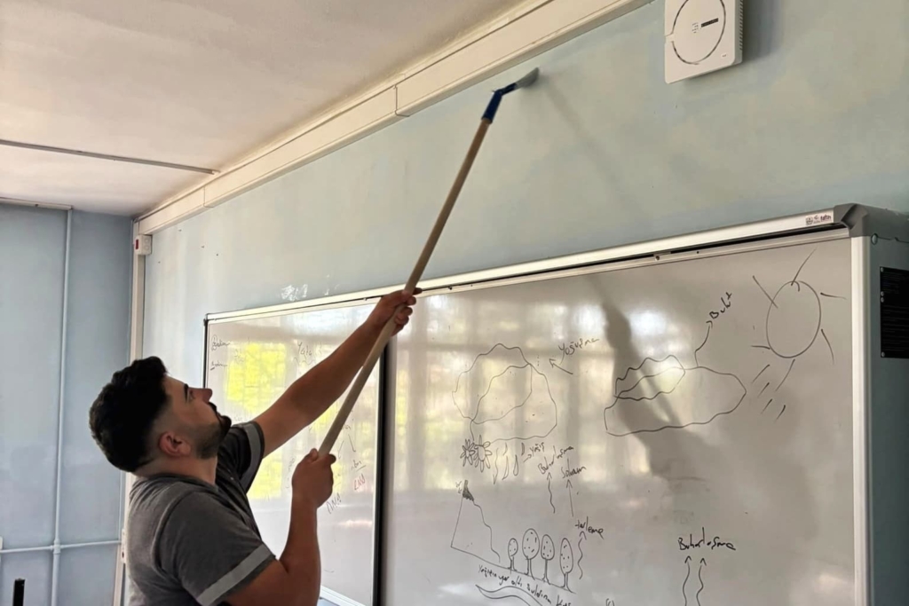 Sivrihisar Belediyesinden eğitim kurumlarına kapsamlı bakım ve onarım desteği
