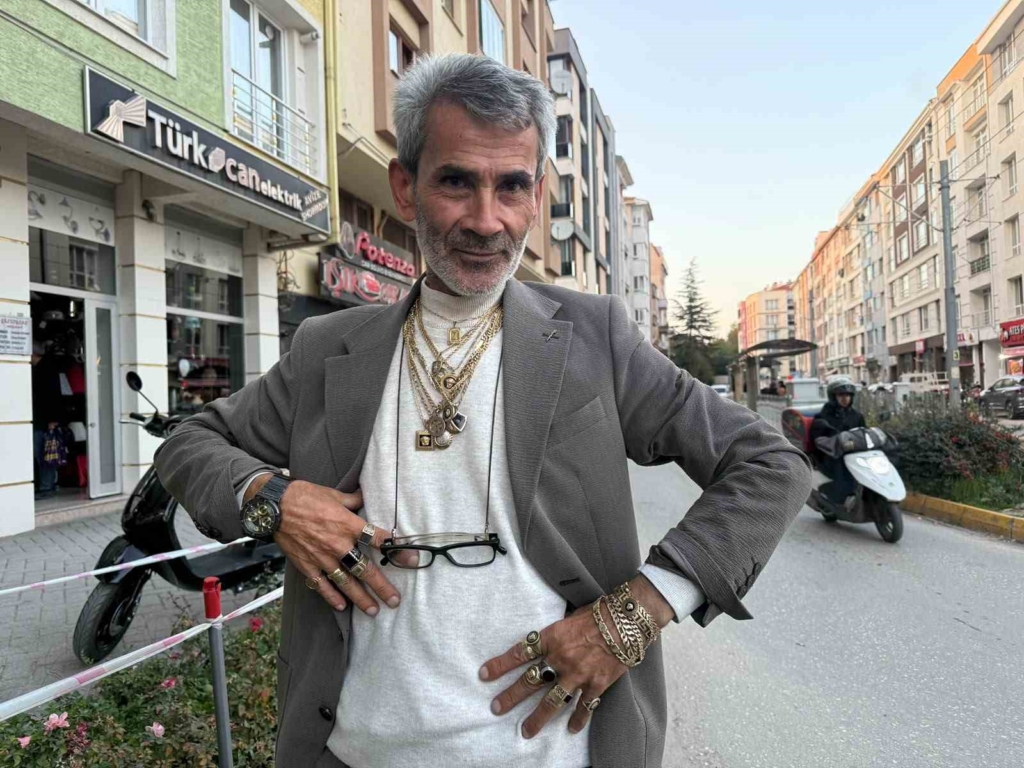 Eskişehir’in Barış Manço tarzlı tekstilcisi