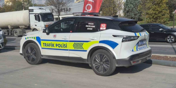 Eskişehir’de akaryakıt istasyonunda otomobilin çarptığı kadın yaralandı