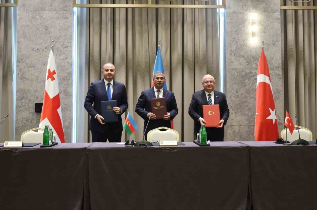 Azerbaycan, Gürcistan ve Türkiye savunma bakanları Şuşa’da bir araya geldi