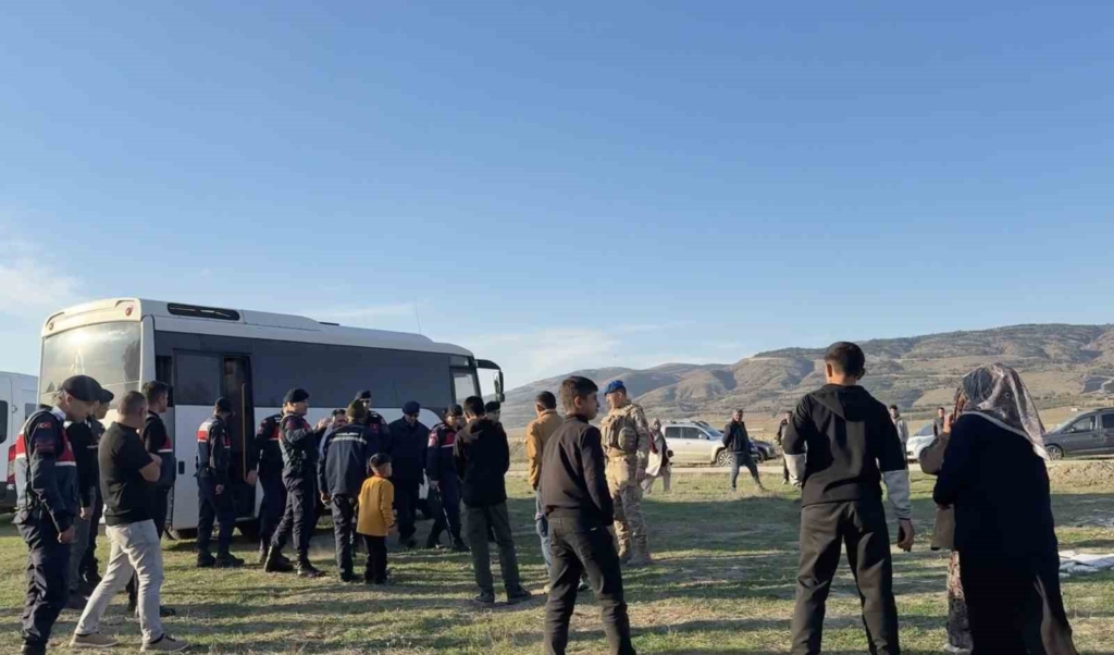 Yeğeni tarafından öldürülen amca son yolculuğuna uğurlandı