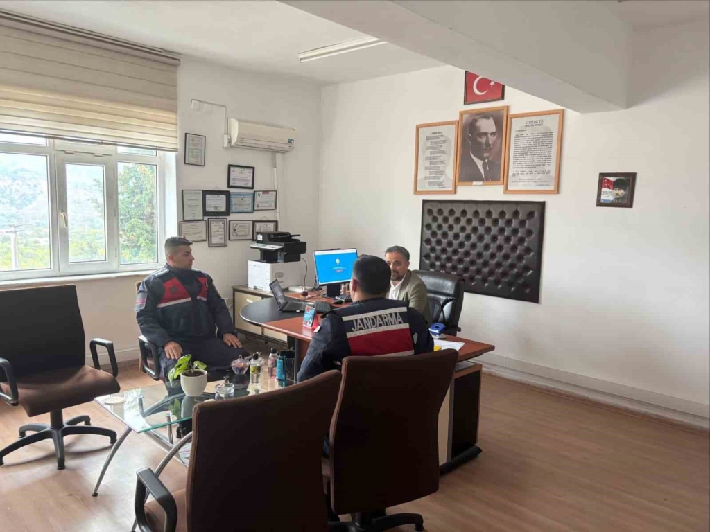 Eskişehir’de jandarmadan okul çevreleri ve servislere yönelik denetim