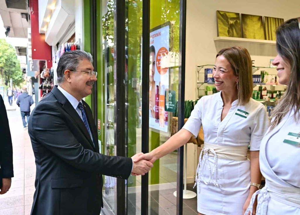 Vali Yılmaz, İsmet İnönü-1 Caddesi esnafını ziyaret etti