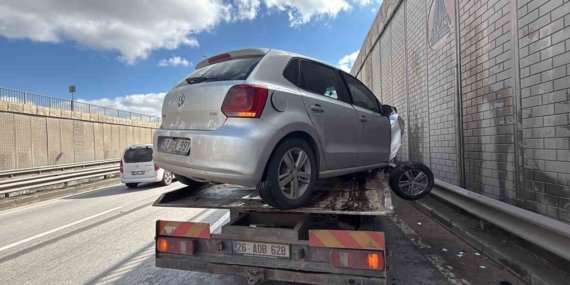 Eskişehir’de iki otomobil çarpıştı: 1’i ağır 2 kadın yaralı
