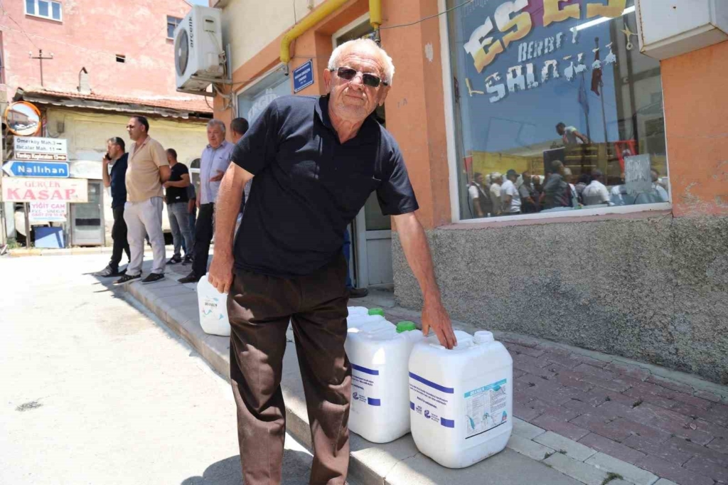 Eskişehir Büyükşehir Belediyesinden üreticiye sıvı gübre desteği