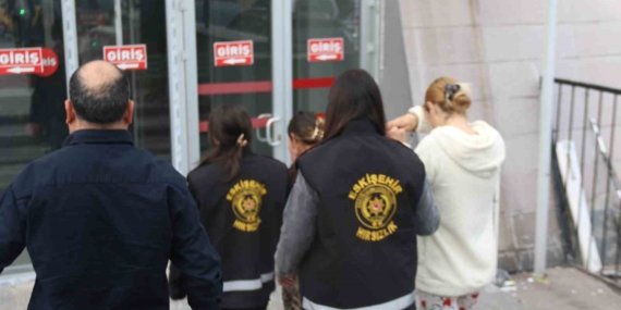 Eskişehir’de 2 evden hırsızlık olayının şüphelileri tutuklandı
