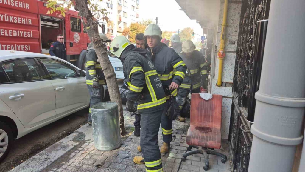 Dükkanında yangın çıkan kadın gözyaşları içinde kaldı: "Bütün mallarım gitti, dükkanım gitti"