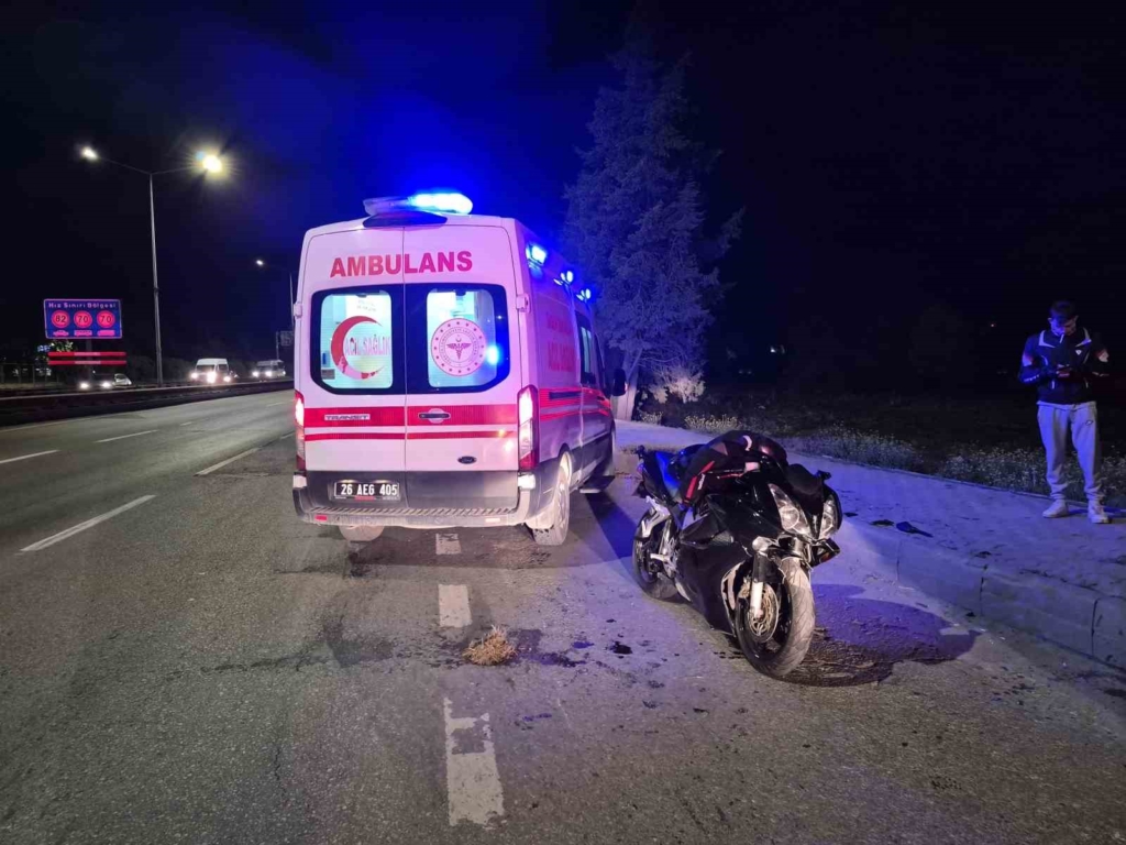 Eskişehir Çevre Yolu’nda motosiklet otomobile arkadan çarptı