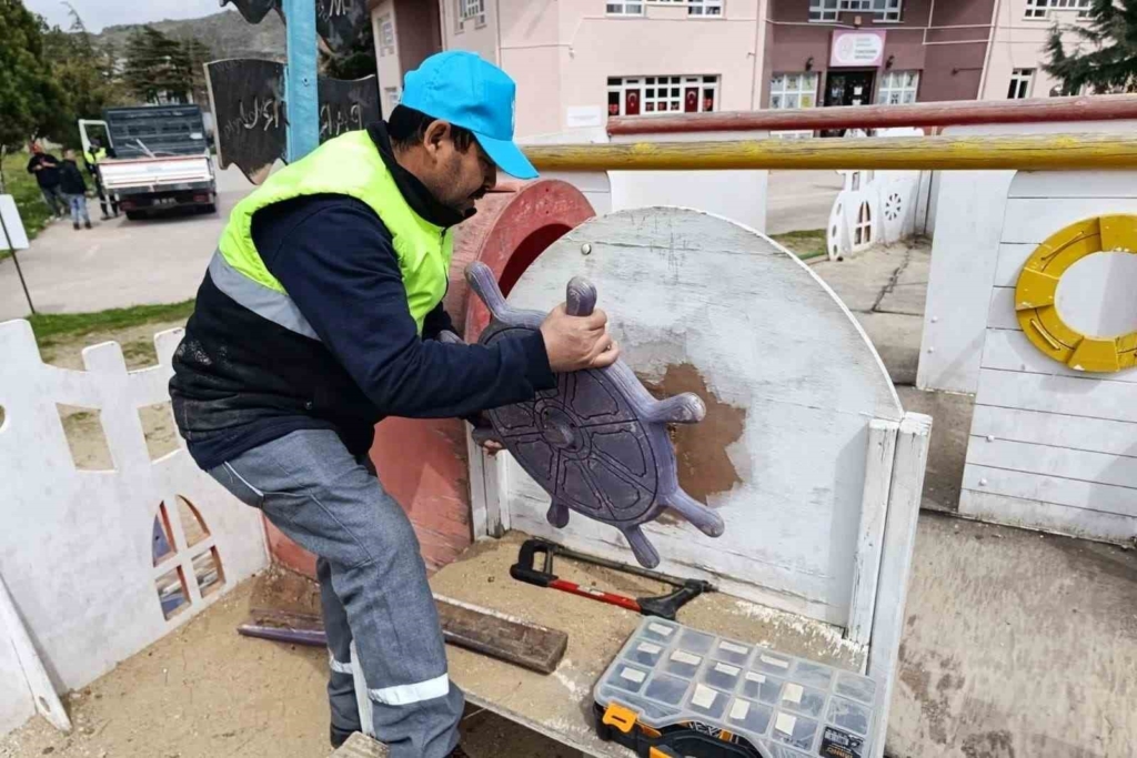 Sivrihisar Belediyesinden eğitim kurumlarına kapsamlı bakım ve onarım desteği