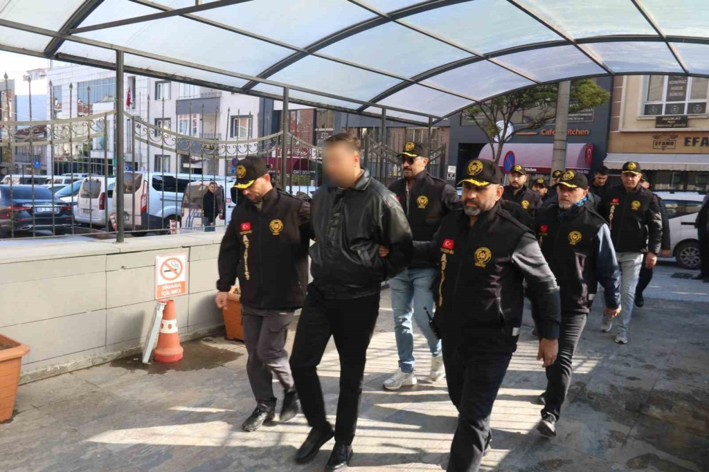 Silahlı kavga cinayetle bitti: 7 şüpheli adliyede