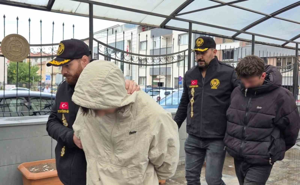 Eskişehir’de silahlı kavga ile ilgili 2’si çocuk 5 şüpheli adliyede