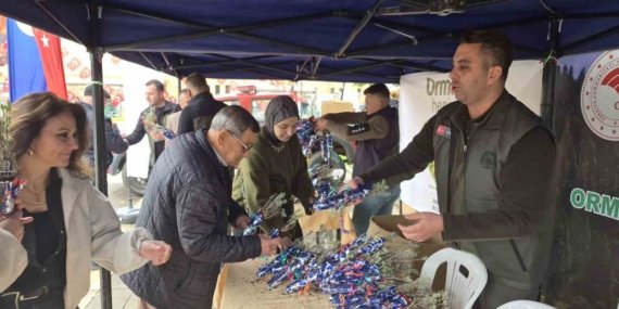 Eskişehir’de Cumhuriyet’in 103. yıl dönümünde bin 103 lavanta fidanı dağıtıldı