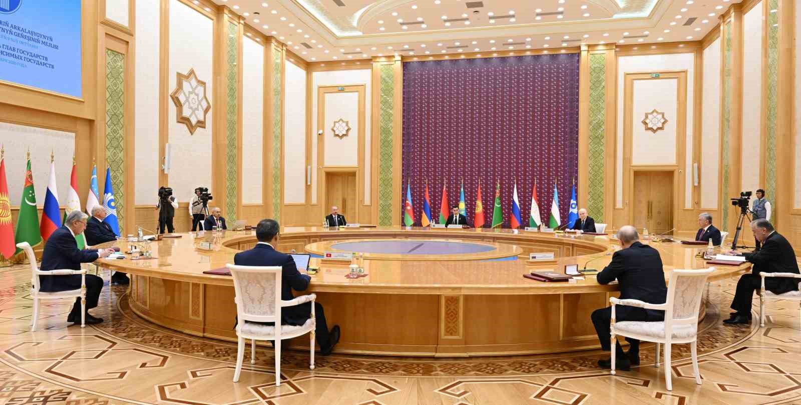 Azerbaycan Cumhurbaşkanı Aliyev: "Orta vadede hedefimiz, Azerbaycan’dan geçen yük taşımacılığını her bir yönde 15 milyon tona çıkarmaktır"