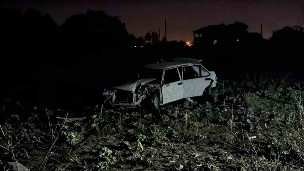 Polisin ’dur’ ihtarına uymayan otomobil tarlaya uçtu: 1 yaralı