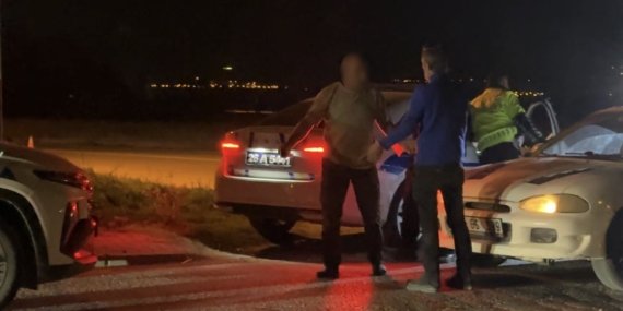 Alkollü yakalanan sürücünün arkadaşı: “Bu şoför salak, ben size yakalanmam”
