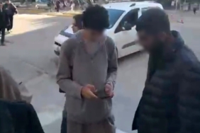 Tespih sattığını iddia ederek öğrenciden para talep eden şahıs kamerada