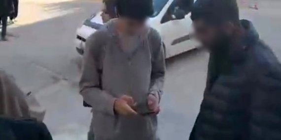 Eskişehir’de öğrenciden tespih parası isteyen şahsa vatandaş engeli