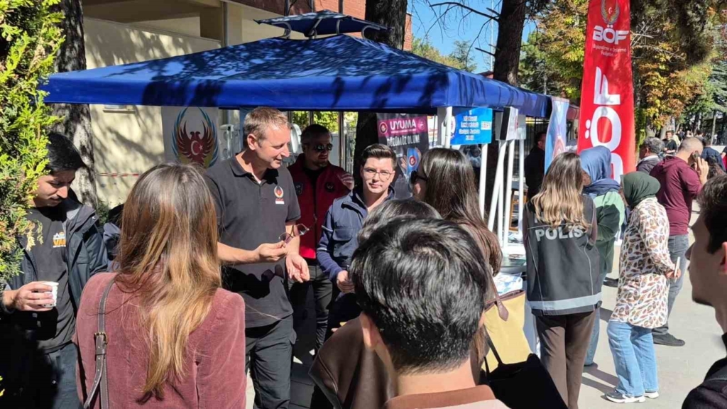 Eskişehir’de üniversite öğrencilerine siber güvenlik bilgilendirmesi yapıldı