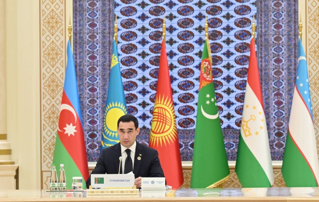 Azerbaycan Cumhurbaşkanı Aliyev: "Hazar’ın her iki kıyısındaki ulaşım altyapısı, Orta Asya’yı Azerbaycan’a ve ardından uluslararası pazarlara bağlamak için büyük önem taşımaktadır"
