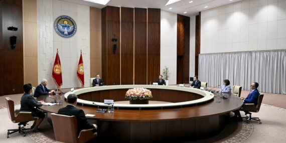 Kırgızistan Cumhurbaşkanı Caparov, Türk Devletleri parlamento başkanlarını kabul etti