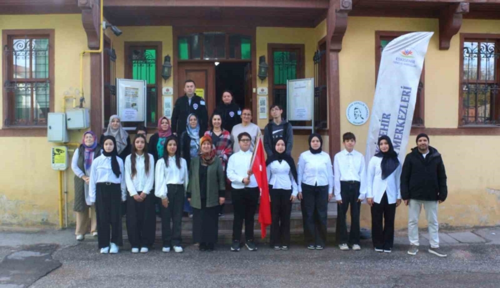 Eskişehir’de Cumhuriyet coşkusu Gençlik Tiyatrosuyla sahneye taşındı