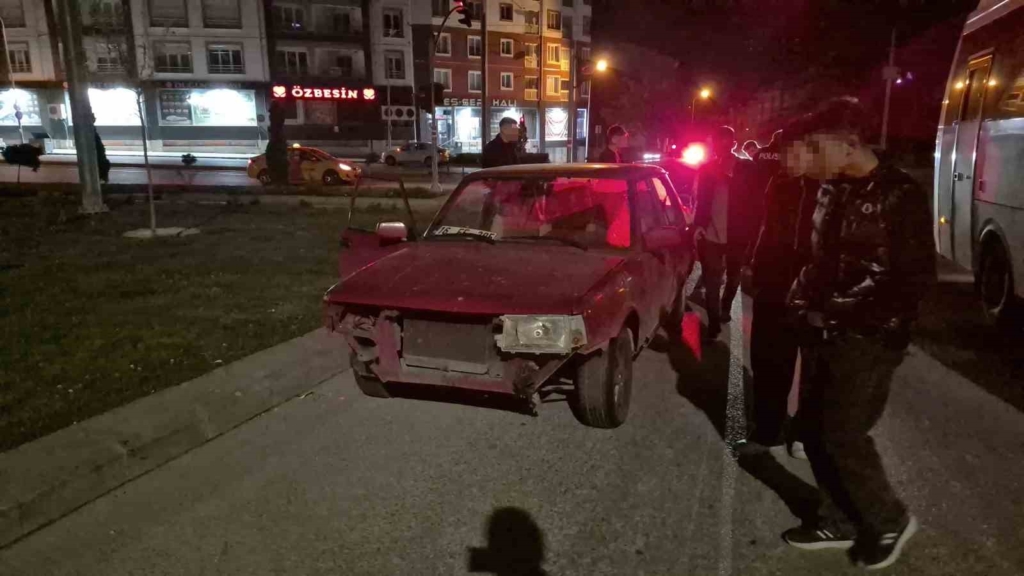 200 bin TL ceza yiyen sürücünün arkadaşları araç önünde plaka ile kameralara poz verdi