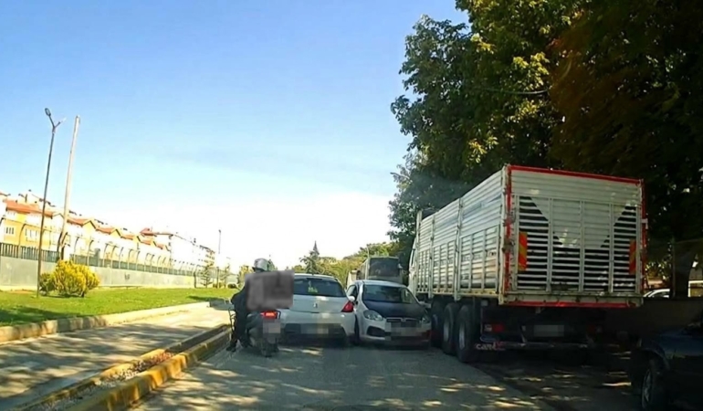 Eskişehir’de ters yönde ilerleyen otomobil korkuttu