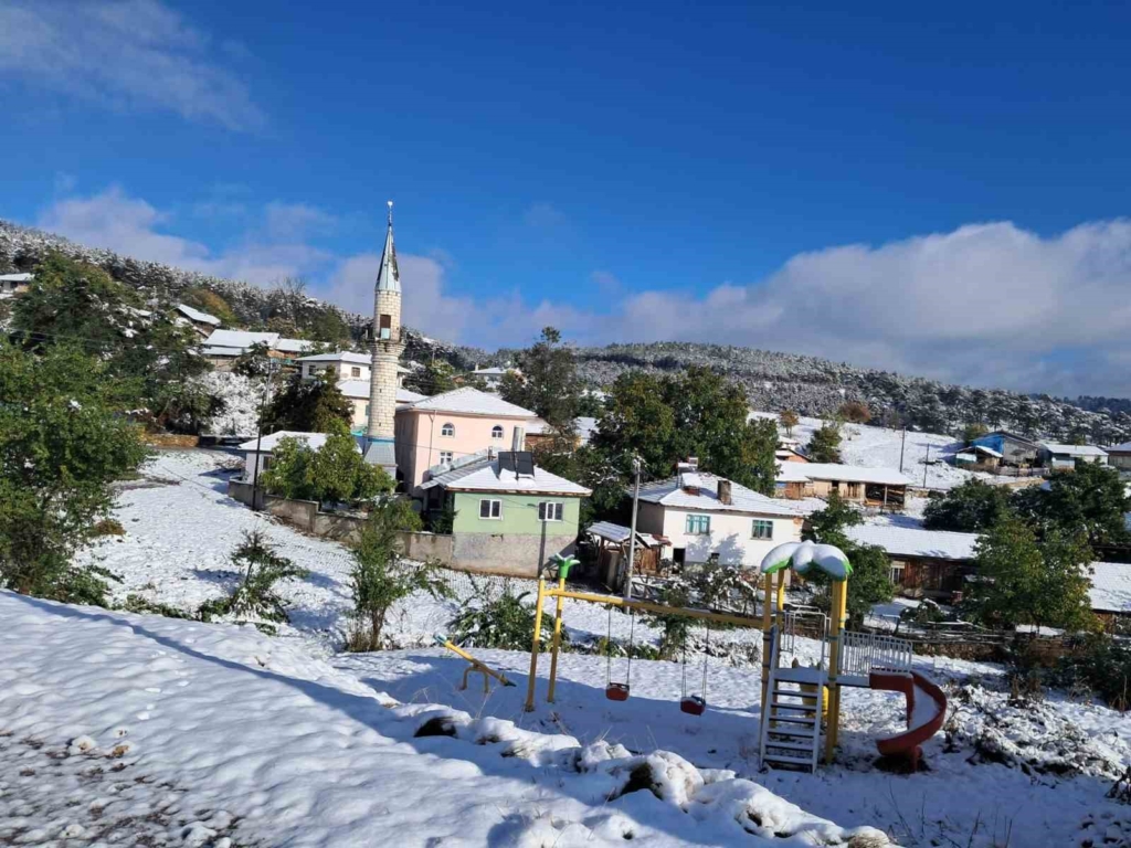 Eskişehir’in yüksek kesimlerine kar yağdı