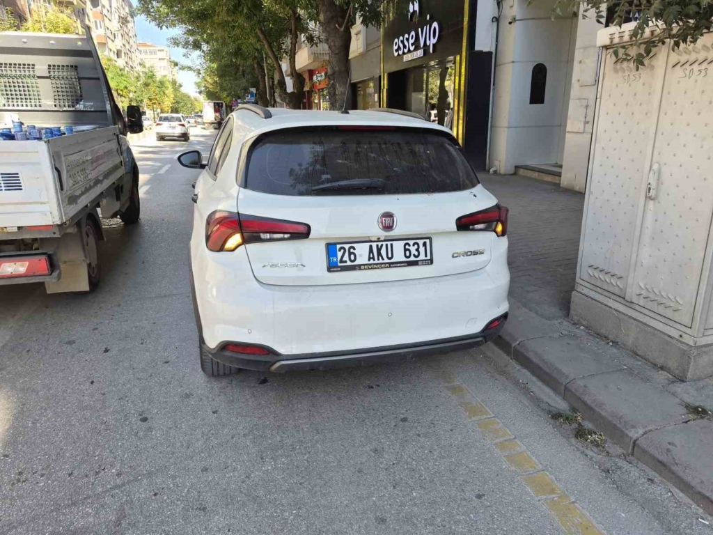 Eskişehir’de otomobilin çarptığı yaşlı adam yaralandı