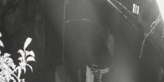 Eskişehir’de park halindeki iki aracın dikiz aynaları tekmeyle kırıldı