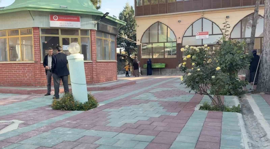 Yeğeni tarafından öldürülen amca son yolculuğuna uğurlandı