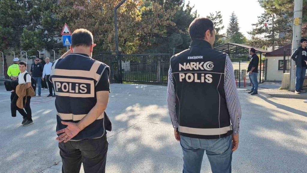 İl Emniyet Müdürlüğünden okul çevreleri ve servis araçlarına denetim